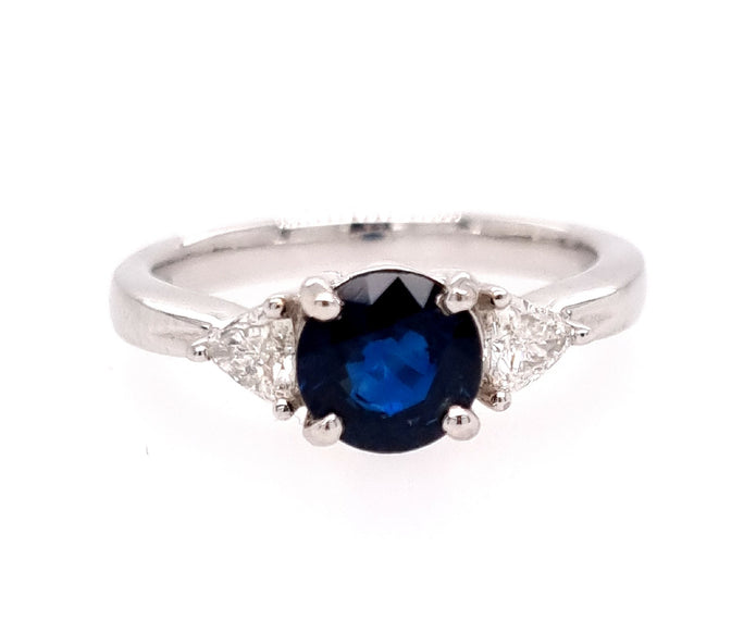 18ct White Gold Diamond Ring 16