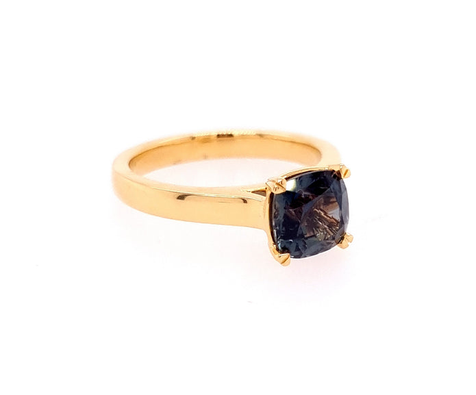 18ct Yellow Gold Sapphire Ring